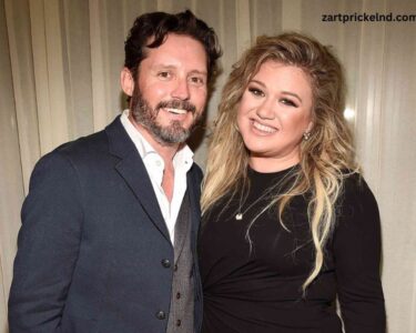 Who Is Kelly Clarkson Dating?