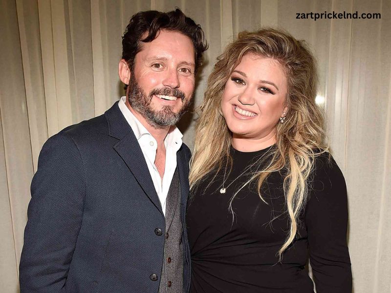 Who Is Kelly Clarkson Dating?