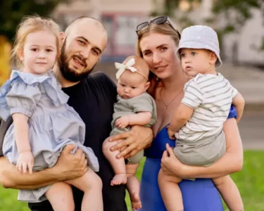 chelsea acton famousparenting
